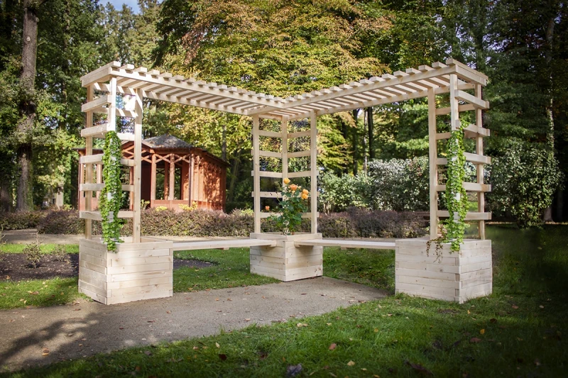 woodtechnika-zabudowa-ogrodowa-lawka-drewniana-pergola-do-ogrodu-2.webp