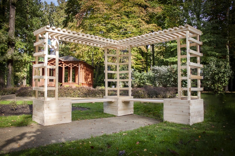 woodtechnika-zabudowa-ogrodowa-lawka-drewniana-pergola-do-ogrodu-1.webp