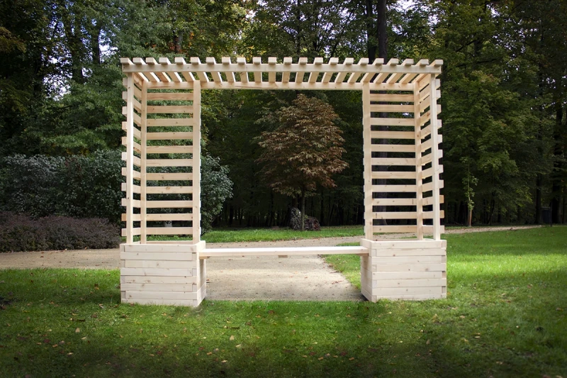 woodtechnika-zabudowa-ogrodowa-pergola-drewniana-z-lawka-2.webp