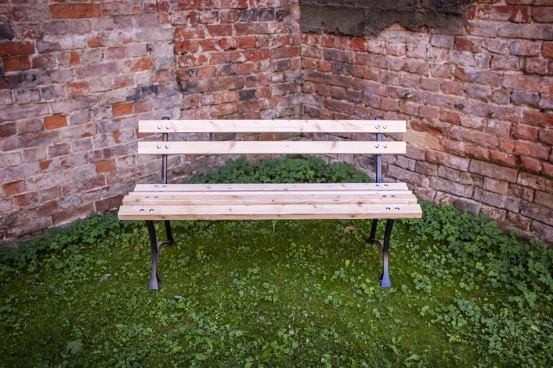 woodtechnika-lawka-parkowa-krolewska-bez-podlokietnikow-drewniana-zeliwna-4.webp