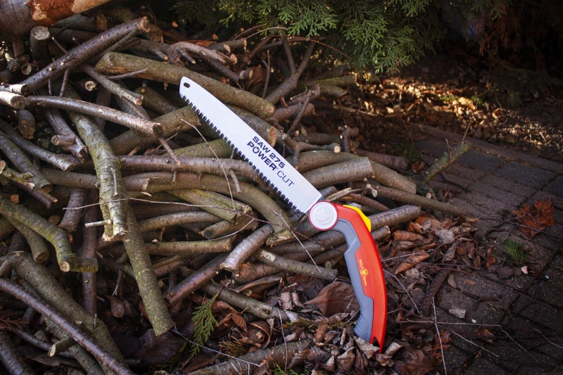 gardentechnika - piła - narzędzia ogrodnicze na wiosnę